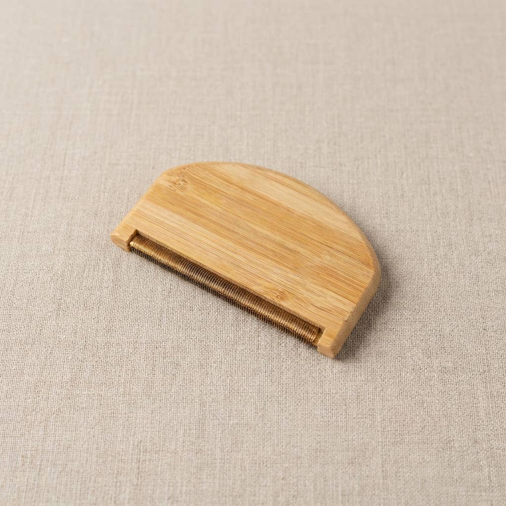 Bamboo Travel Pill & Lint Remover